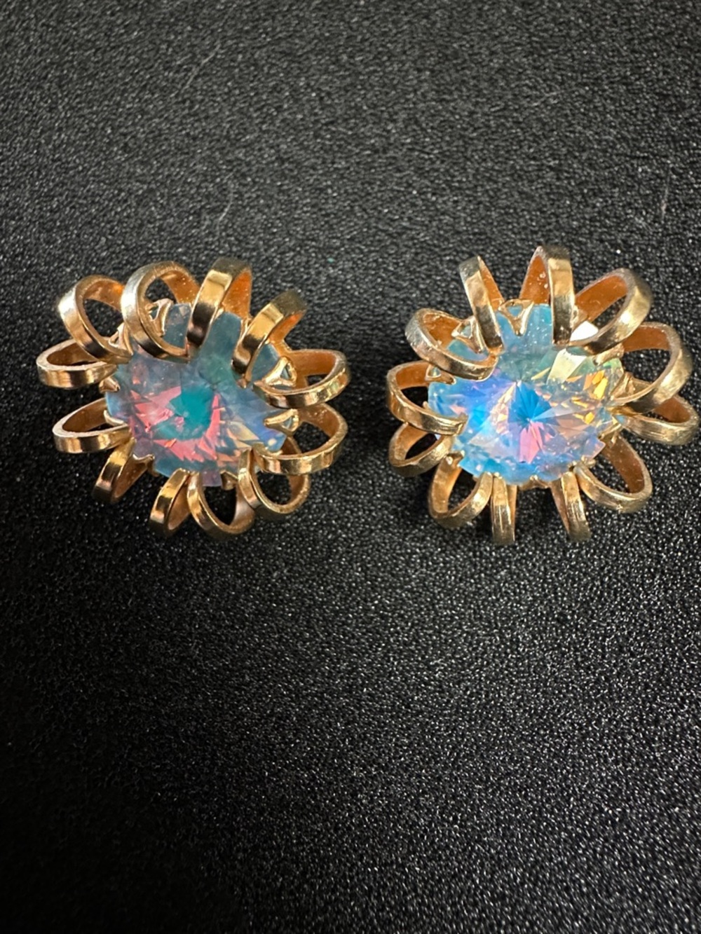 1969 Sarah Coventry Mystic Blue Brooch and Clip-On Earrings - Picture 3 of 13